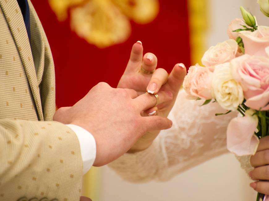 Ипотеку почти выплатил, а волосы можно нарастить: каких женихов предлагают казанские брачные агентства