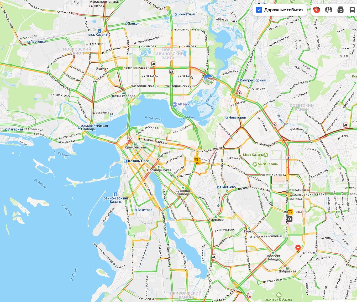 Казань встала в 9-балльных пробках