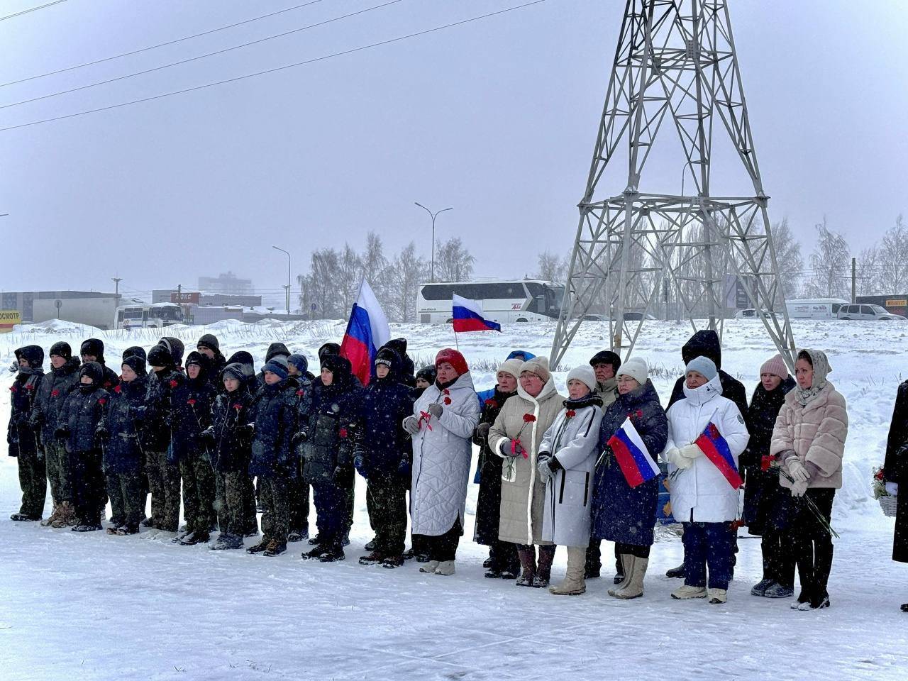 В Челнах возложили цветы к памятнику воинам-интернационалистам