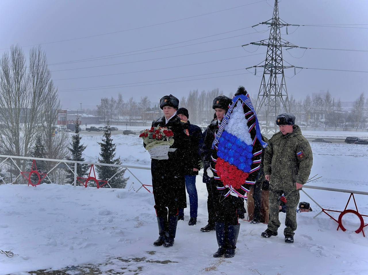 В Челнах возложили цветы к памятнику воинам-интернационалистам