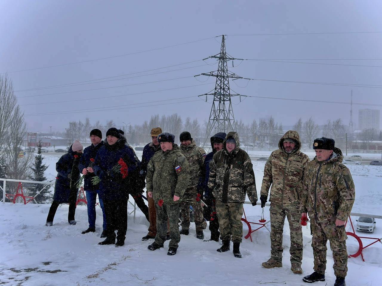 В Челнах возложили цветы к памятнику воинам-интернационалистам