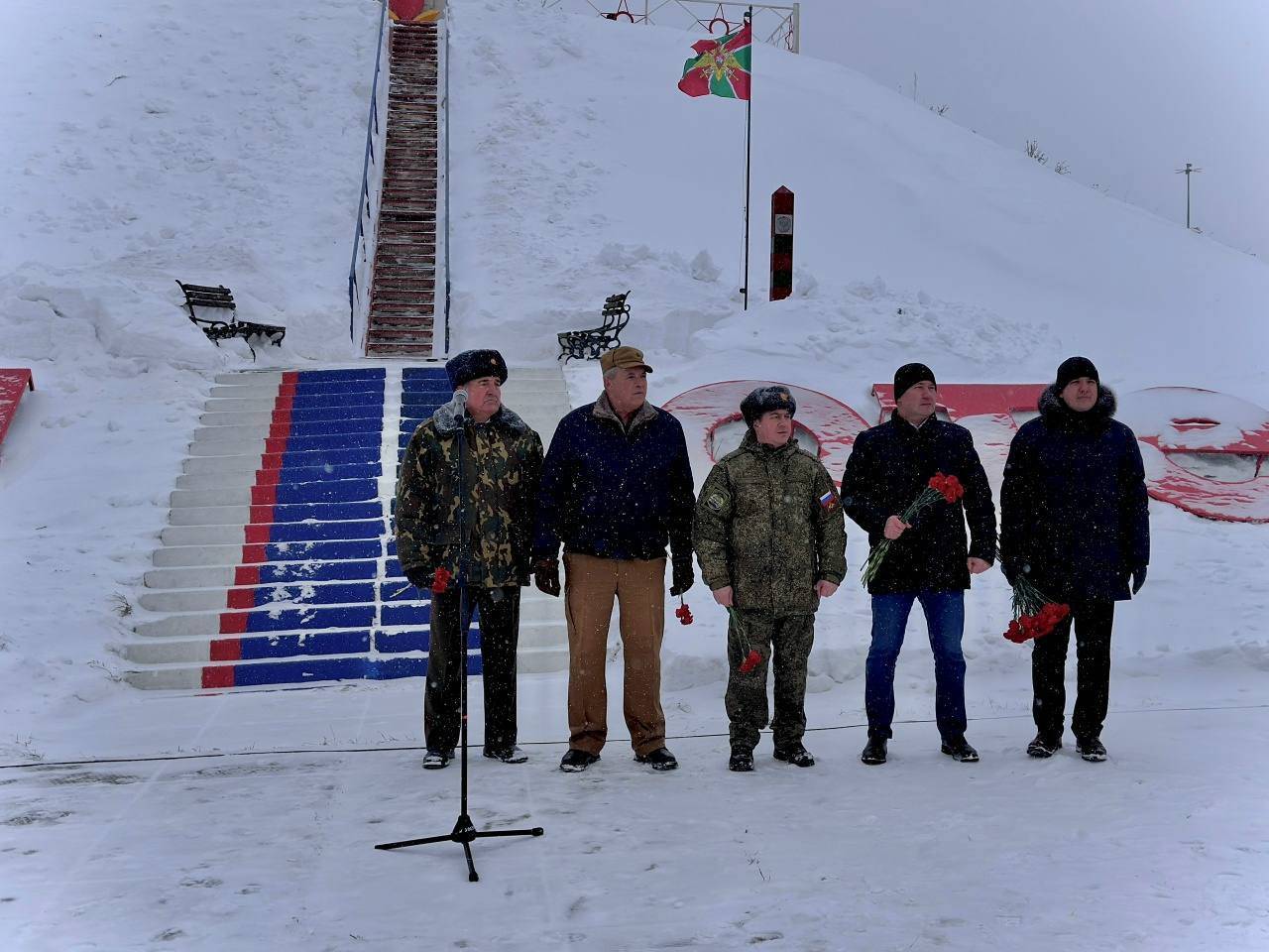 В Челнах возложили цветы к памятнику воинам-интернационалистам