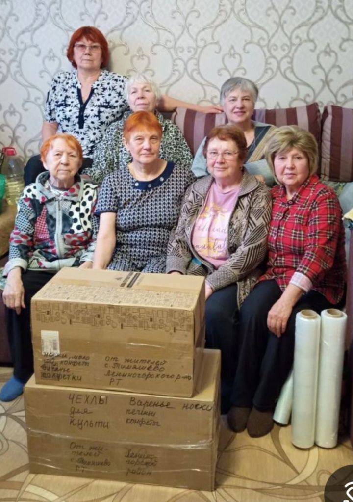 Лениногорцы отправили посылку с травяным чаем и вязаными носками в зону СВО