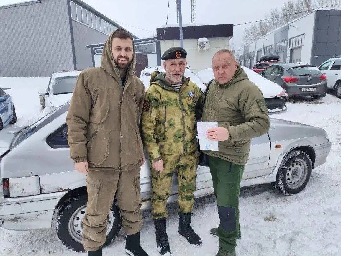 Нижнекамец подарил второй автомобиль бойцам СВО