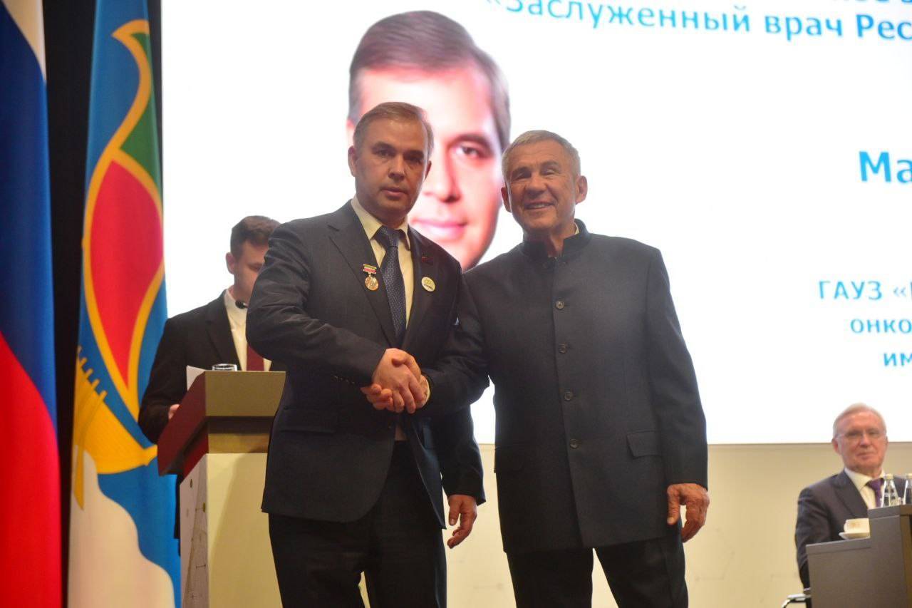 Минниханов в Челнах вручил медали «За отвагу» двум бойцам СВО