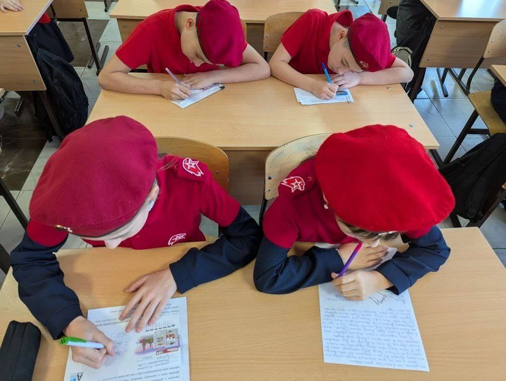 Высокогорские школьники подготовили письма и обереги для бойцов СВО