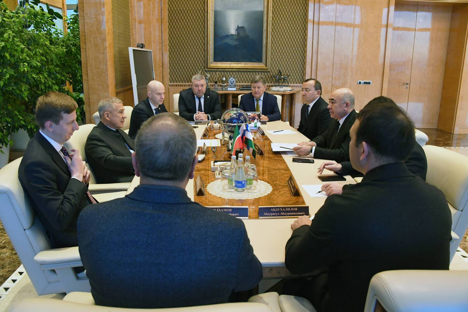 Раис Татарстана встретился с Хокимом Ташкентской области