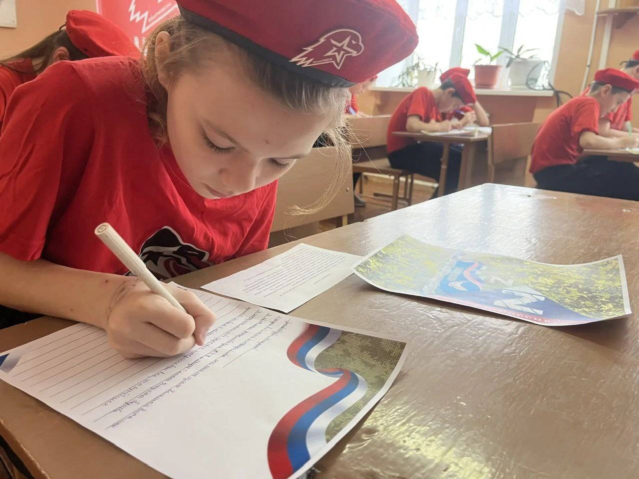 Высокогорские школьники подготовили письма и обереги для бойцов СВО