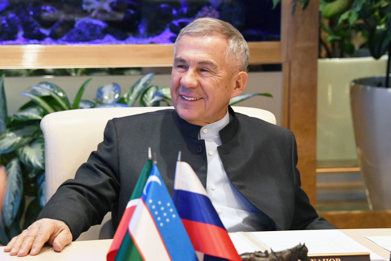 Раис Татарстана встретился с Хокимом Ташкентской области