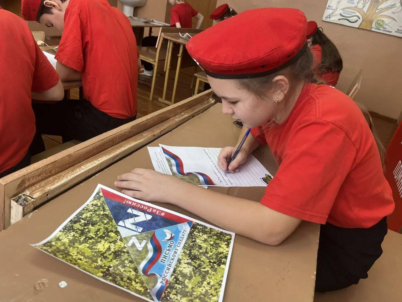 Высокогорские школьники подготовили письма и обереги для бойцов СВО