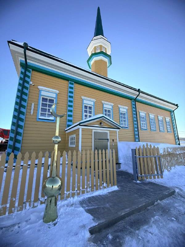 В преддверии Рамадана установили полумесяц на минарет мечети в Высокогорском районе