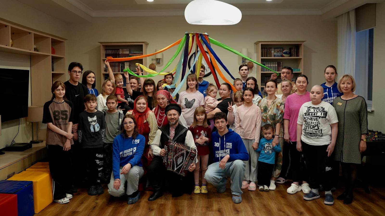 Молодогвардейцы провели Масленицу для подопечных казанского «Дома вдали от дома» и пациентов ДРКБ