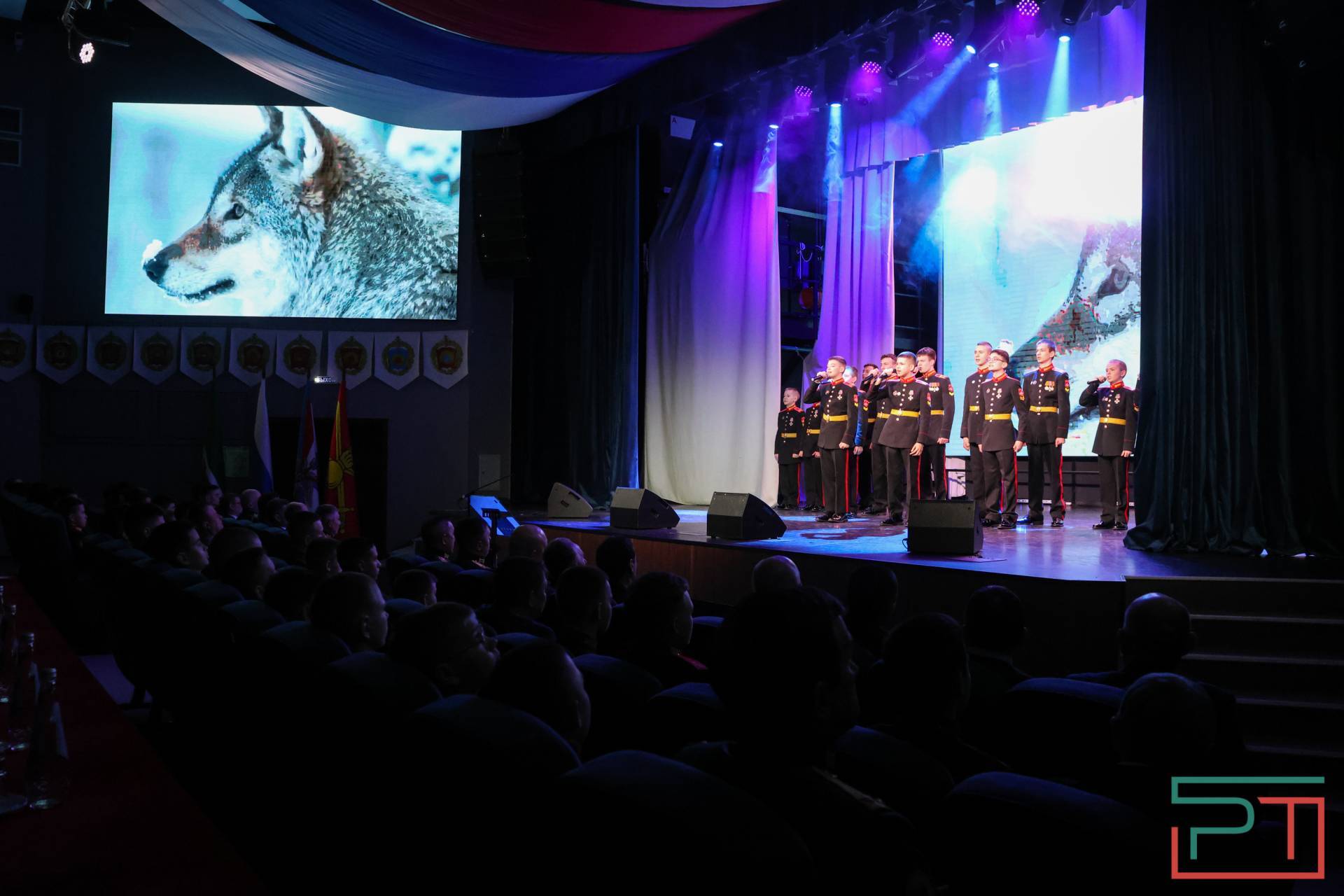 Курсантов Казанского суворовского военного училища поздравили с Днем защитника Отечества