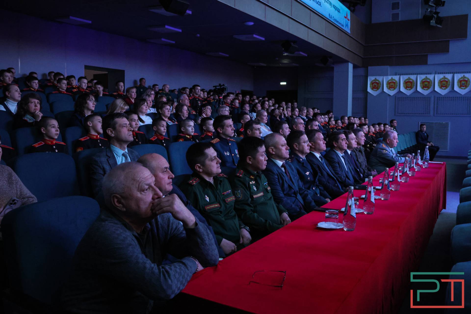 Курсантов Казанского суворовского военного училища поздравили с Днем защитника Отечества