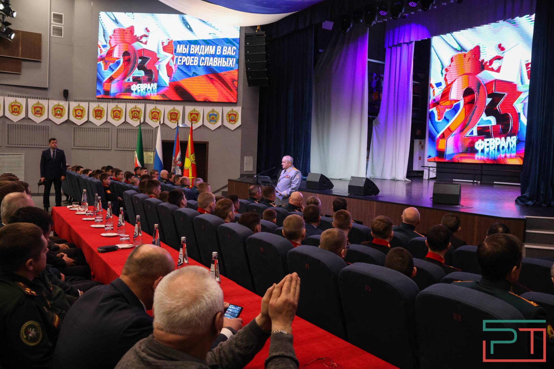 Курсантов Казанского суворовского военного училища поздравили с Днем защитника Отечества