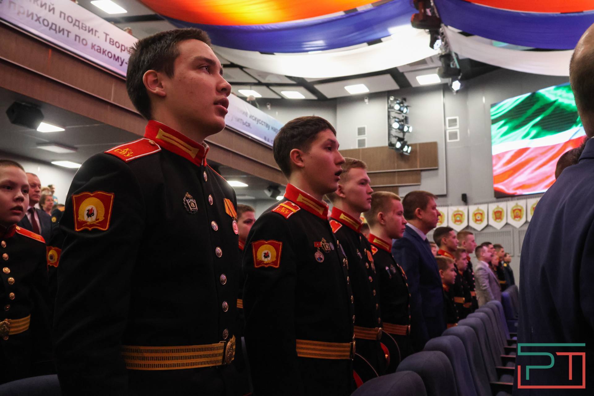 Курсантов Казанского суворовского военного училища поздравили с Днем защитника Отечества