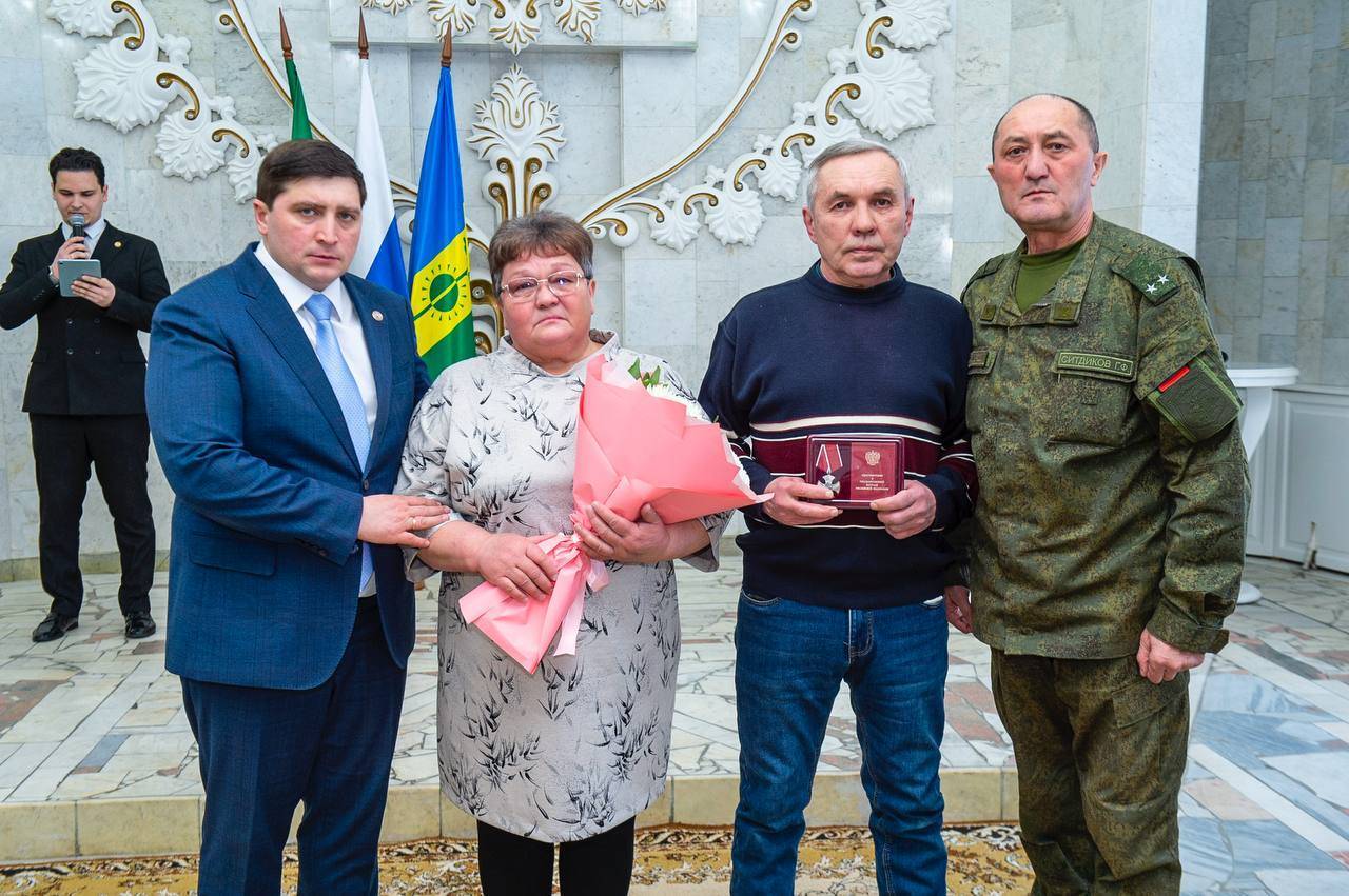 В Нижнекамске вручили ордена и медали близким погибших бойцов СВО