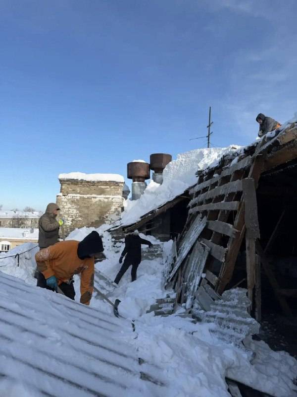 250 тыс. рублей штрафа: УК Казани не чистила крышу дома на Беломорской, где обрушилась кровля