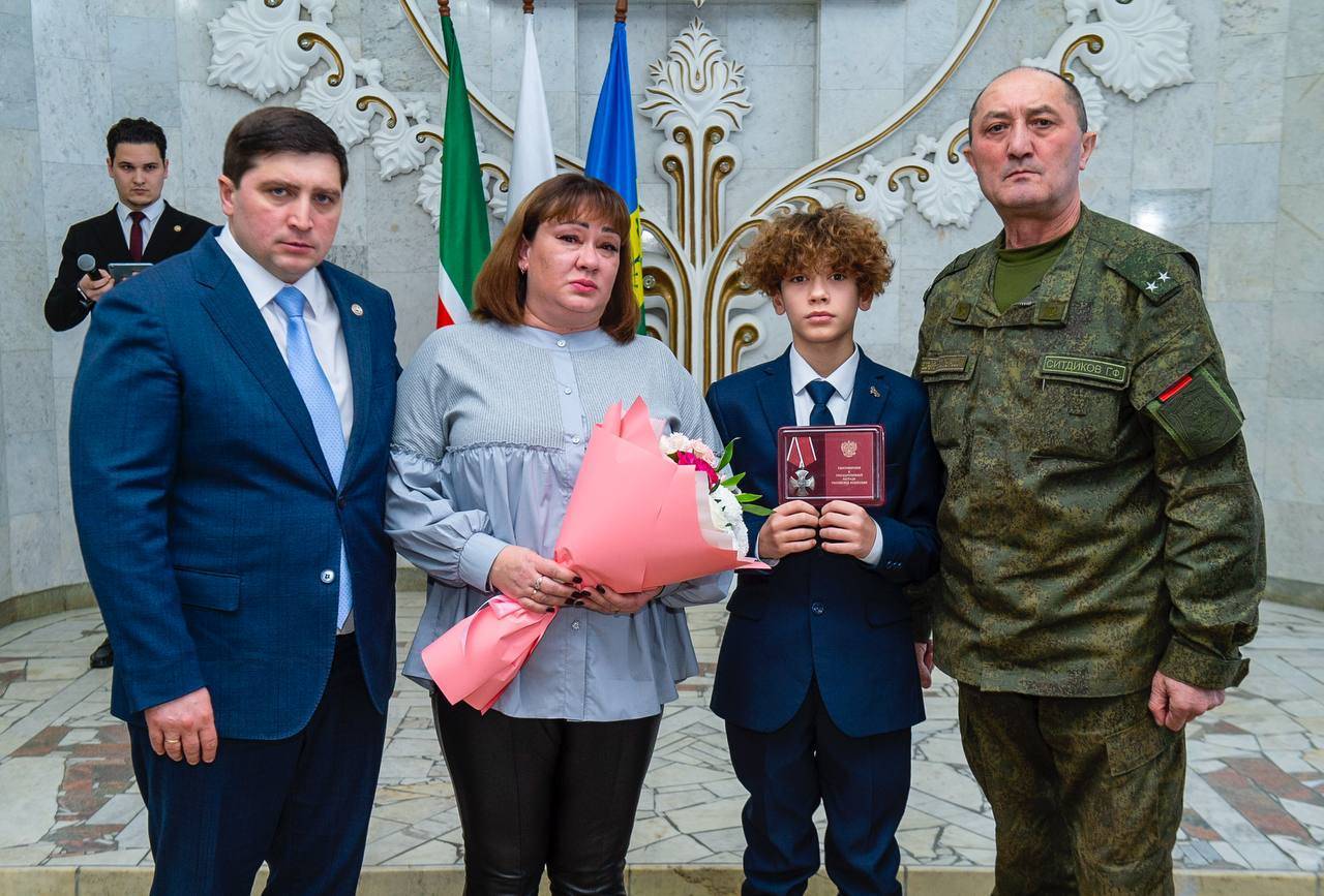 В Нижнекамске вручили ордена и медали близким погибших бойцов СВО