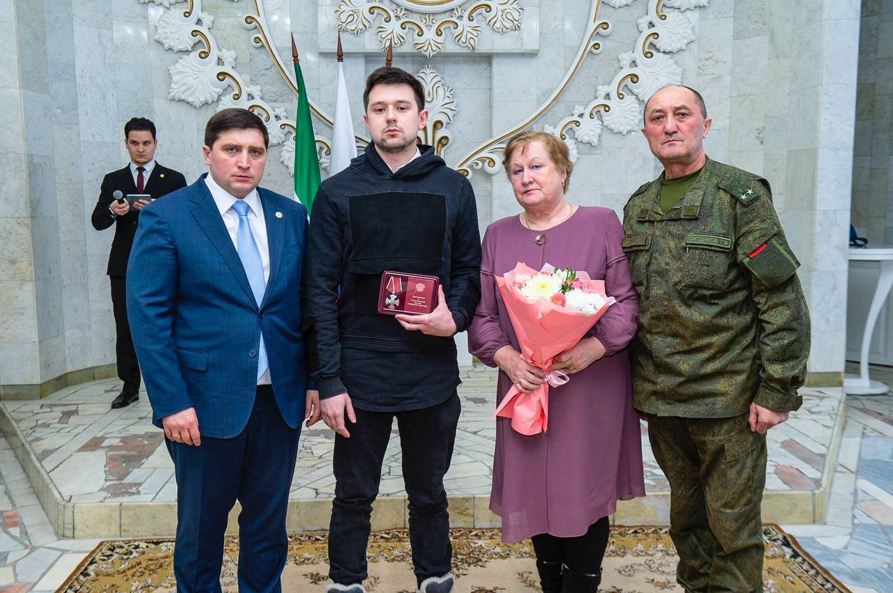 В Нижнекамске вручили ордена и медали близким погибших бойцов СВО