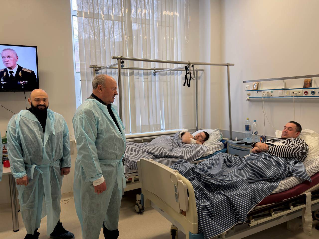Делегация Татарстана навестила бойцов СВО в госпитале Санкт-Петербурга
