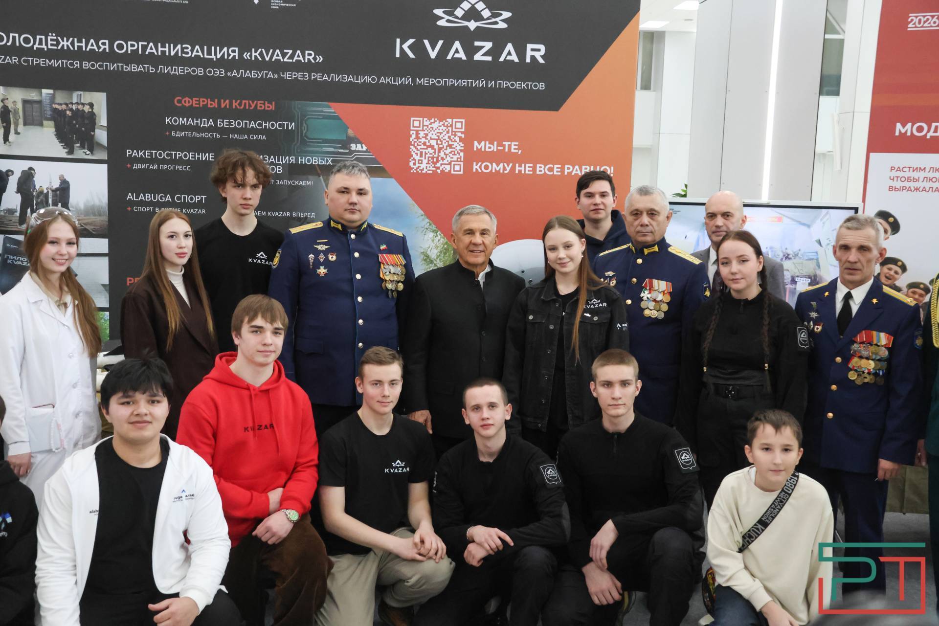 Минниханов вручил 25 госнаград на мероприятии в честь Дня защитника Отечества в Казани