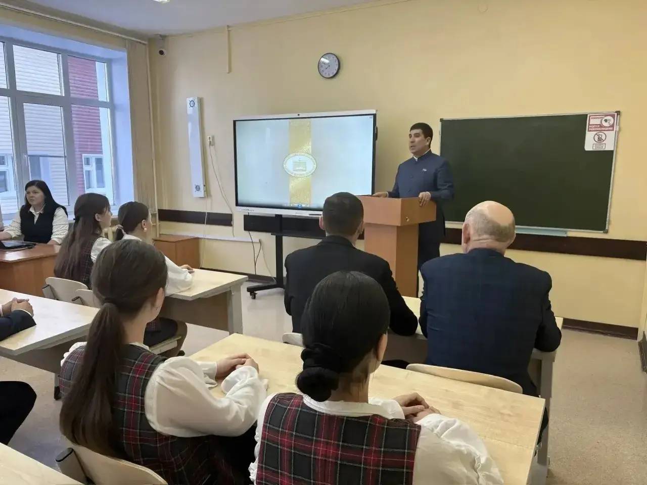 В школах и ссузах Татарстана проходят парламентские уроки