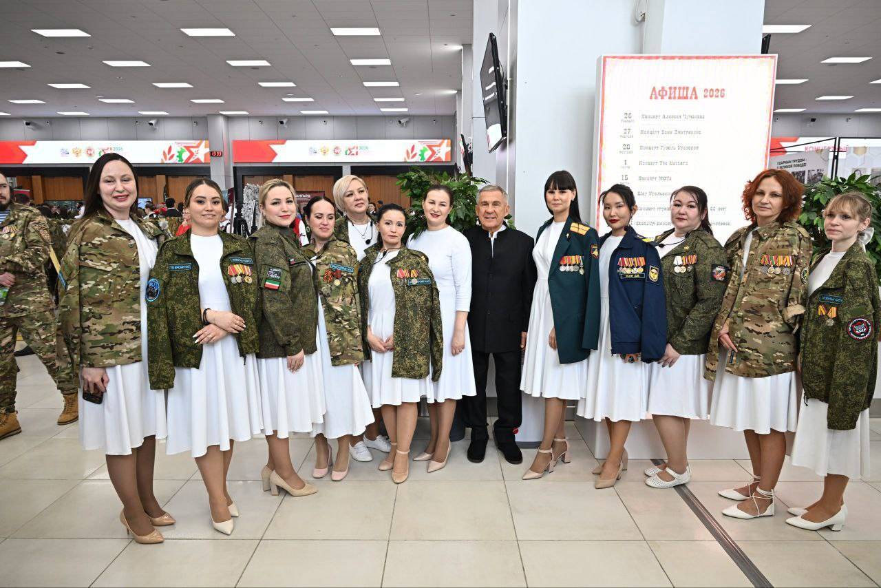 Минниханов поделился фото с мероприятия в Казани в честь Дня защитника Отечества