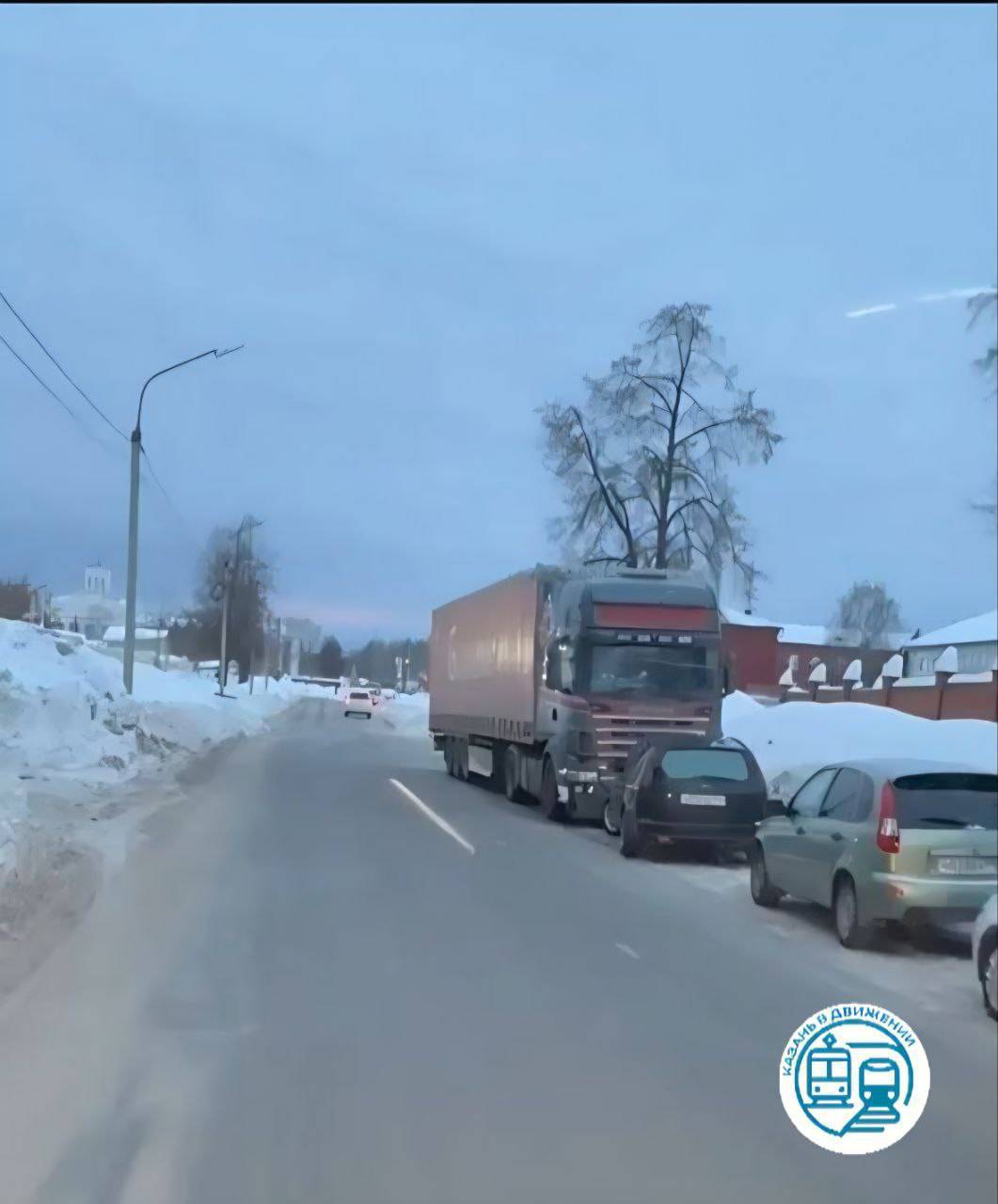 Автобусы №36 в Казани временно не доезжают до конечной остановки из-за припаркованных машин