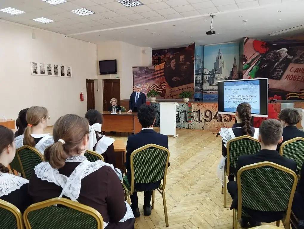 В школах и ссузах Татарстана проходят парламентские уроки