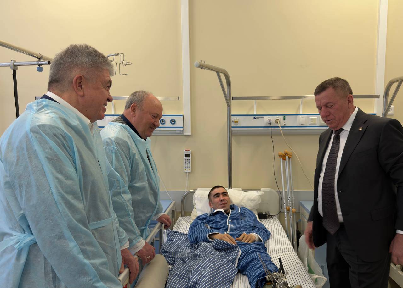 Делегация Татарстана навестила бойцов СВО в госпитале Санкт-Петербурга