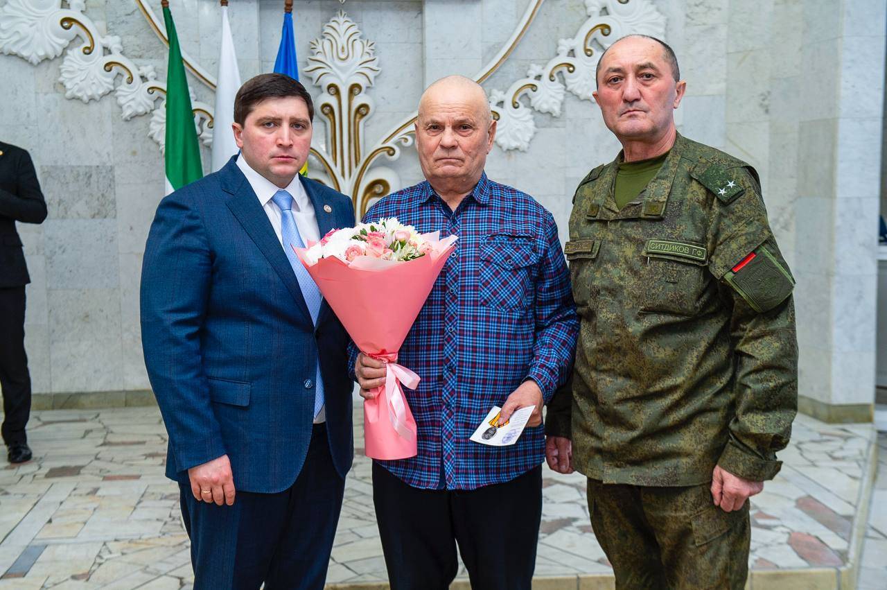 В Нижнекамске вручили ордена и медали близким погибших бойцов СВО