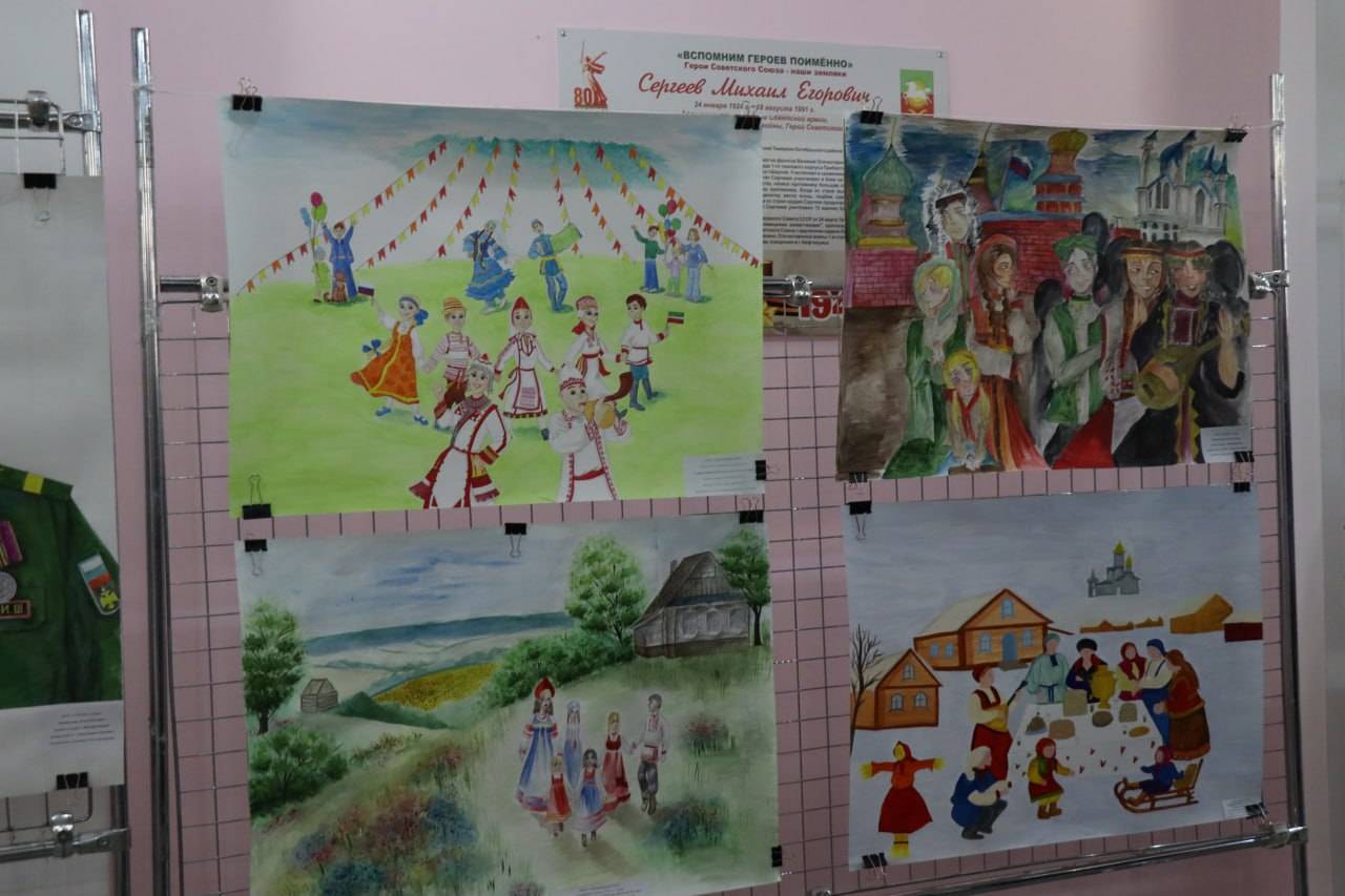 60 рисунков детей о величии России: комбат Артист провел конкурс для школьников Татарстана