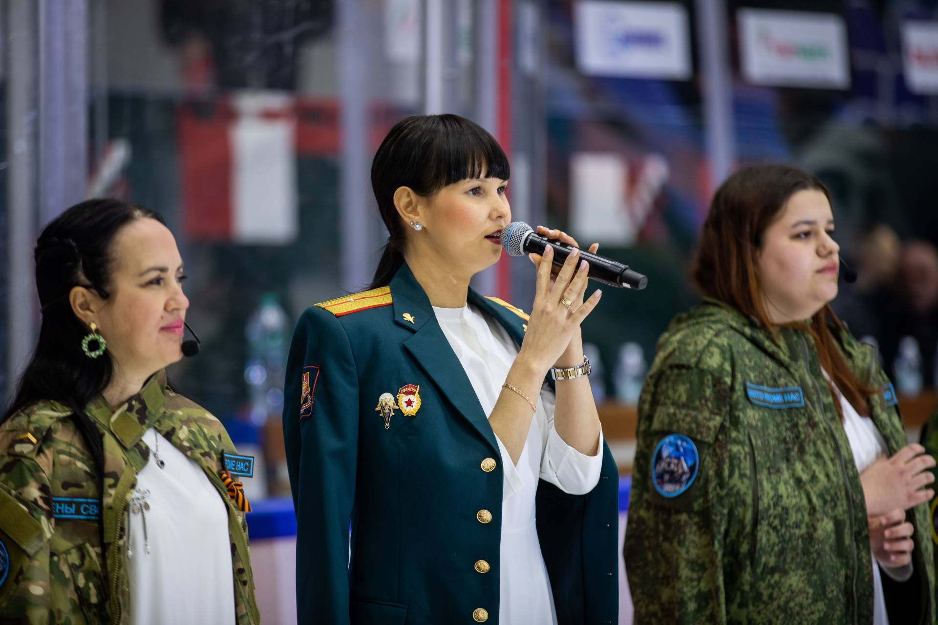 В Казани прошел благотворительный гала-матч с участием хоккеистов и ветеранов СВО