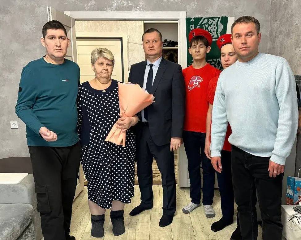 В Нижнекамске поздравили с Днем защитника Отечества ветеранов СВО с ранениями