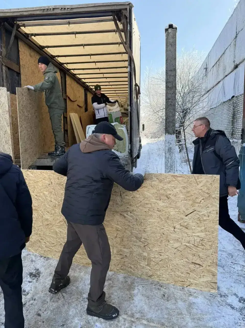 Татарстанцы привезли стройматериалы, генераторы и автомобили в Лисичанск