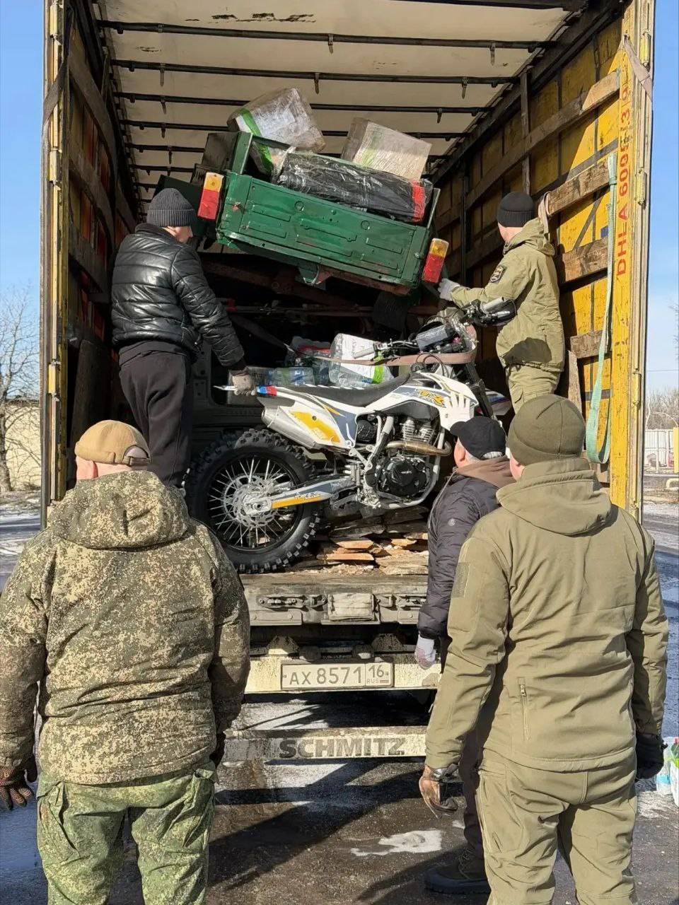Гуманитарная миссия из Менделеевска доставила технику и посылки в зону СВО