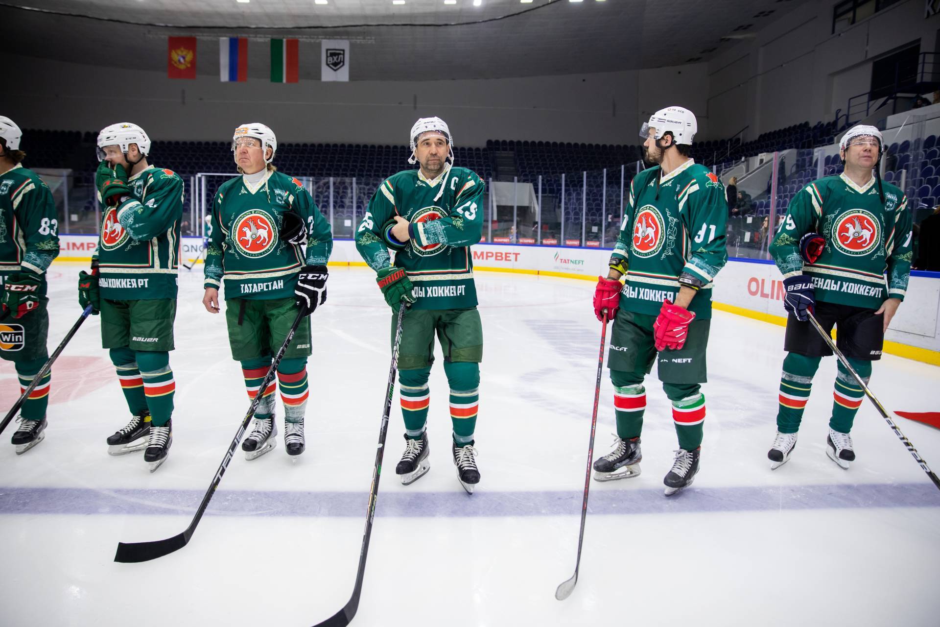 В Казани прошел благотворительный гала-матч с участием хоккеистов и ветеранов СВО