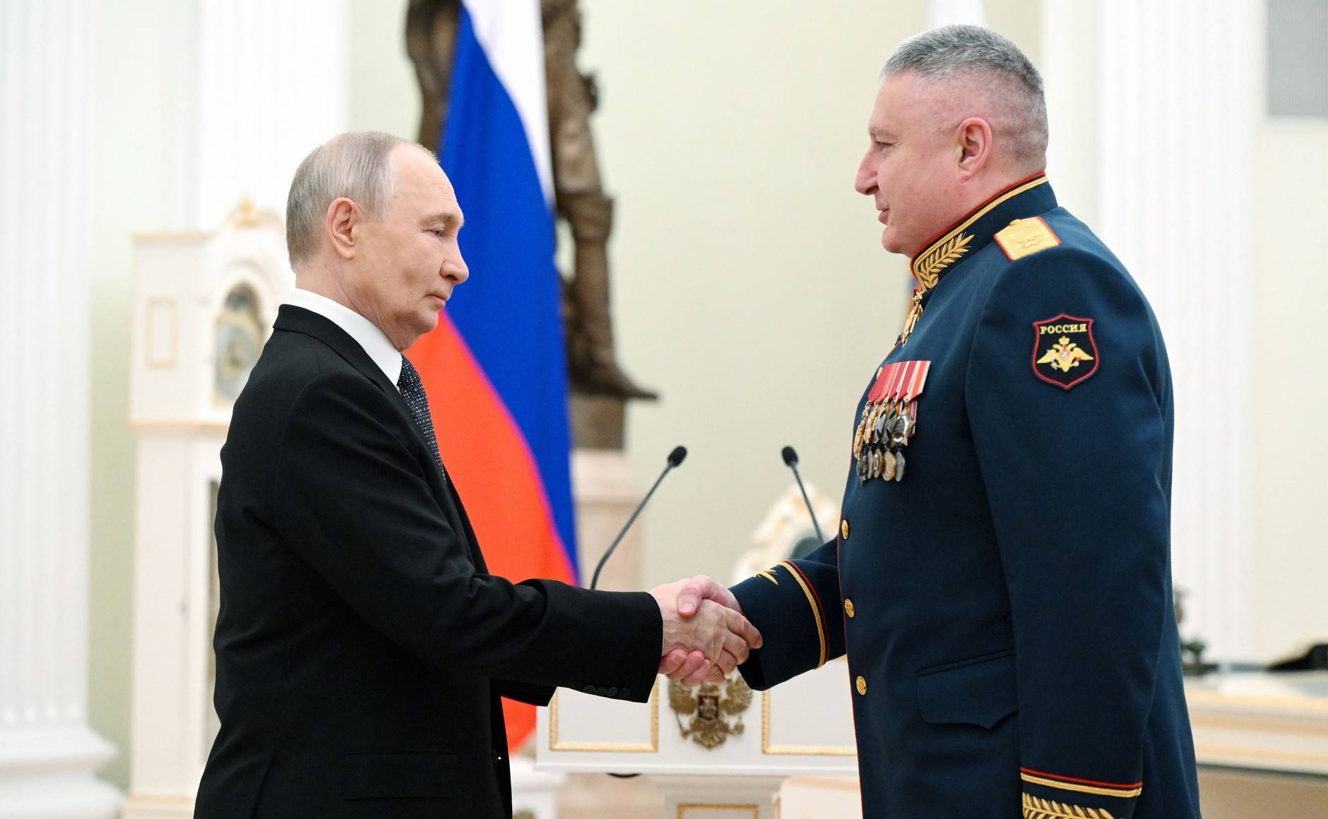 Путин в Кремле вручил госнаграды участникам спецоперации