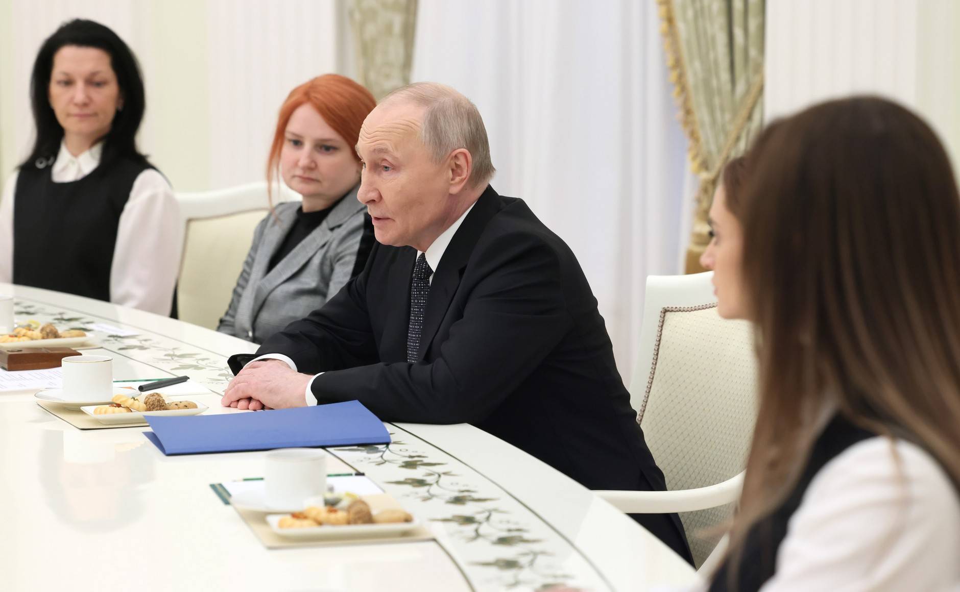 Путин – женам погибших бойцов: страна всегда будет поддерживать семьи участников СВО