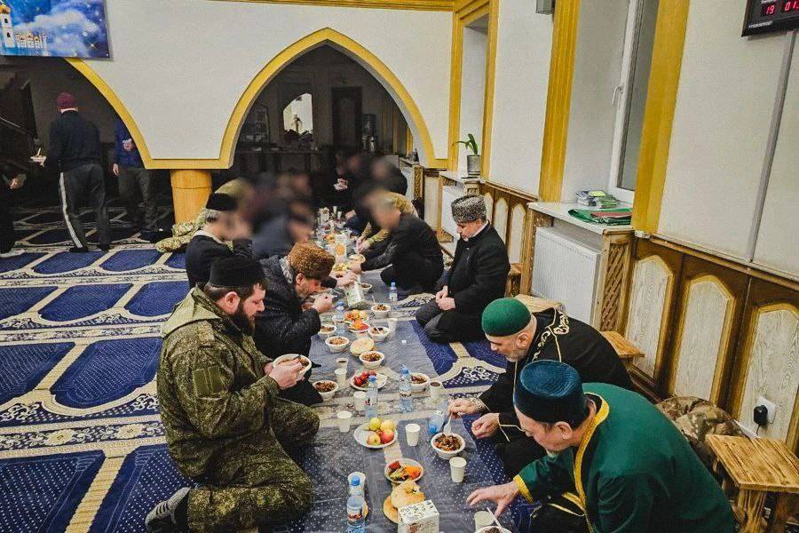 ДУМ РТ провело ифтар для бойцов СВО в Соборной мечети Луганска