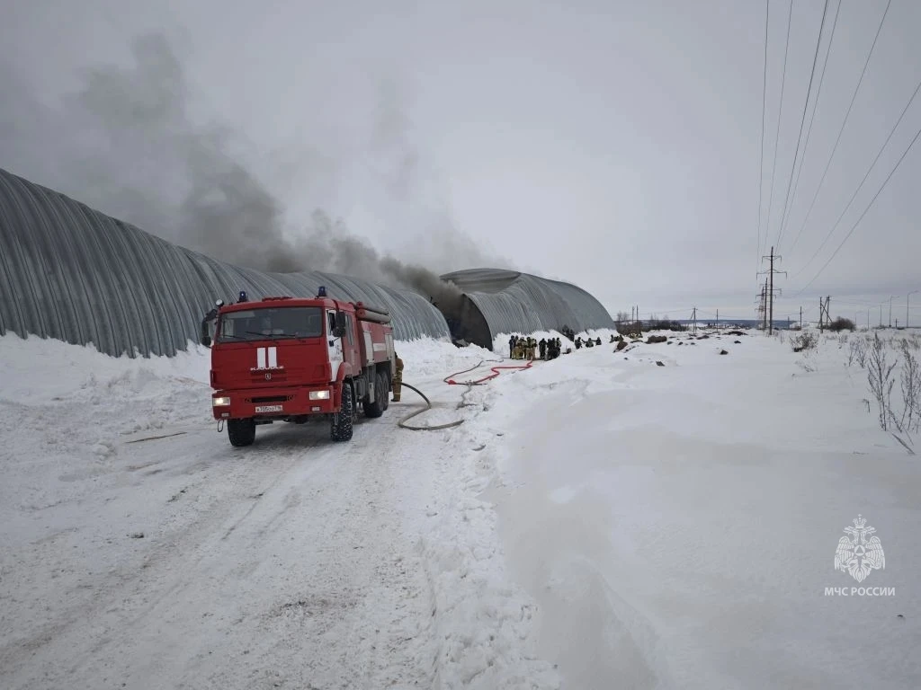 В двух городах Татарстана загорелись склады – фото