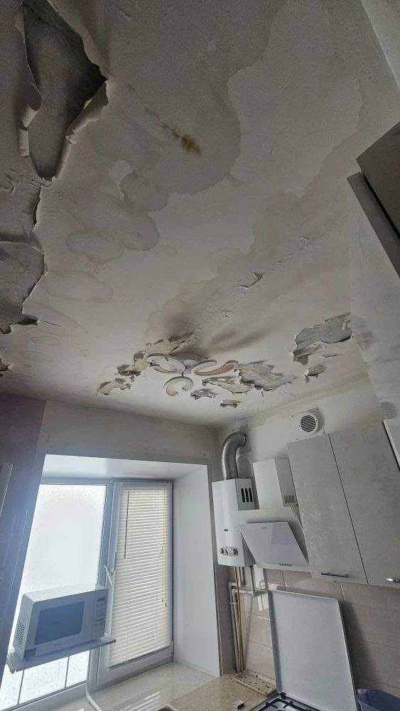 В доме на Советской в Казани после обрушения крыши затопило несколько этажей – фото