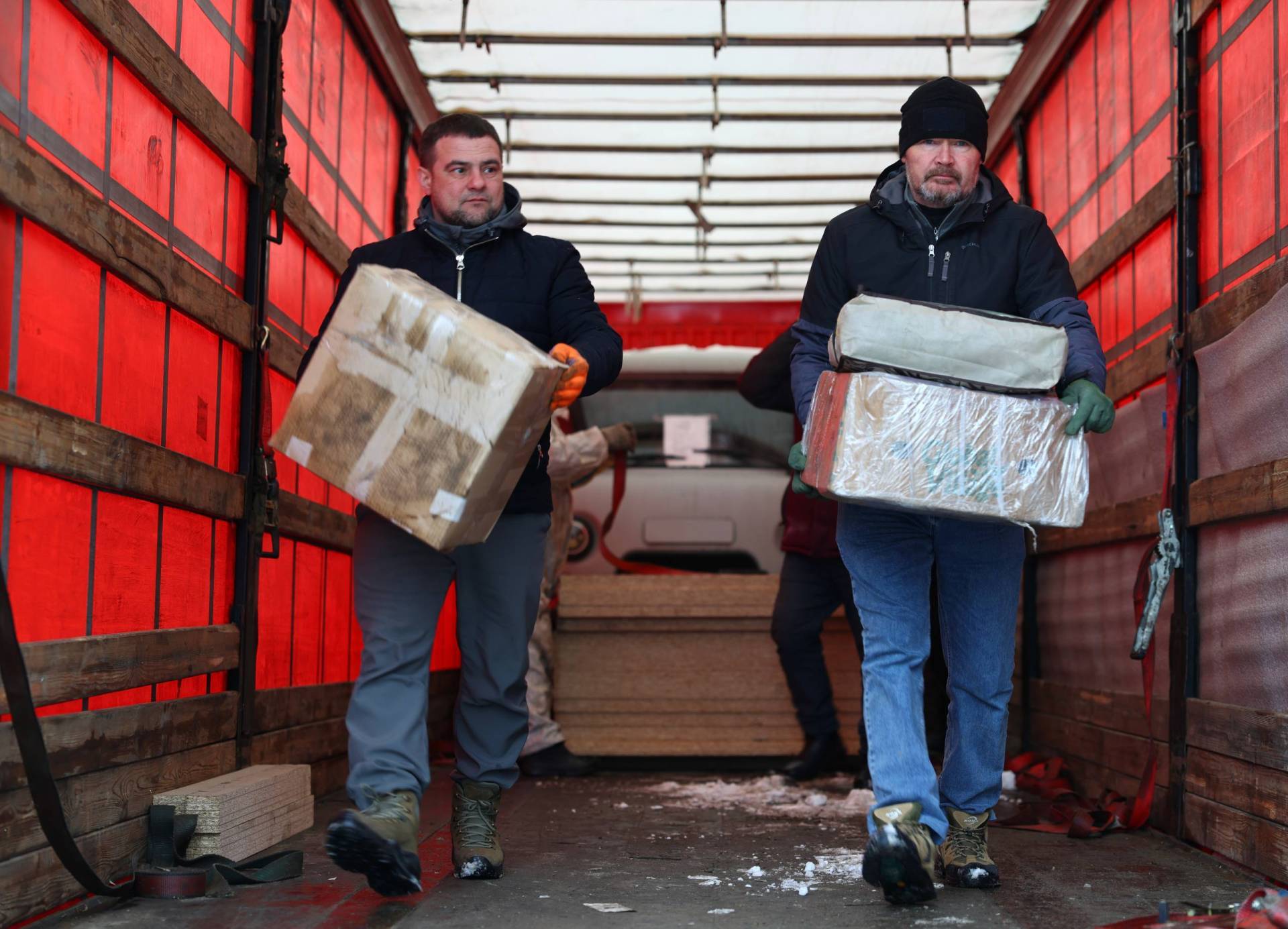 Рыбно-Слободский район доставил в Рубежное гуманитарный груз с одеждой и стройматериалами