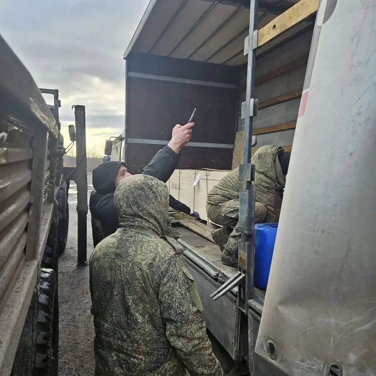 Делегация Тукаевского района доставила технику и вещи подразделениям в зоне СВО