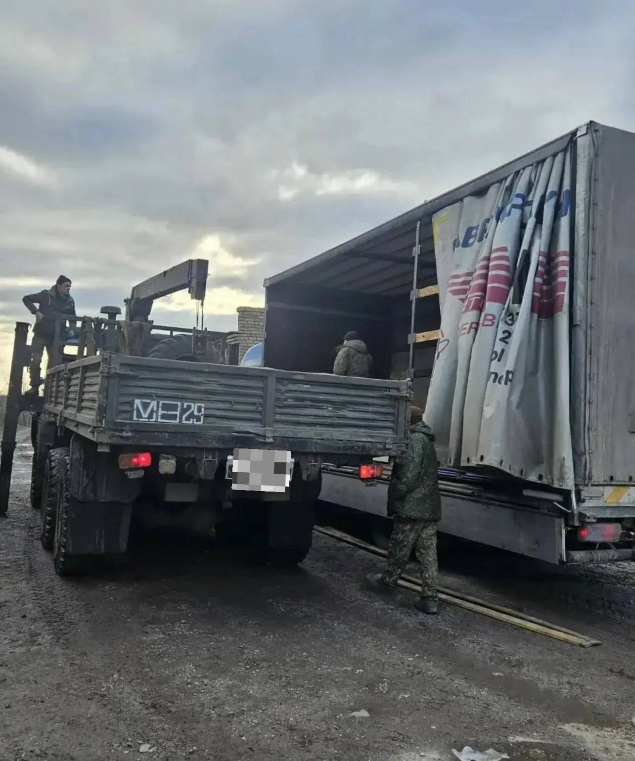 Делегация Тукаевского района доставила технику и вещи подразделениям в зоне СВО
