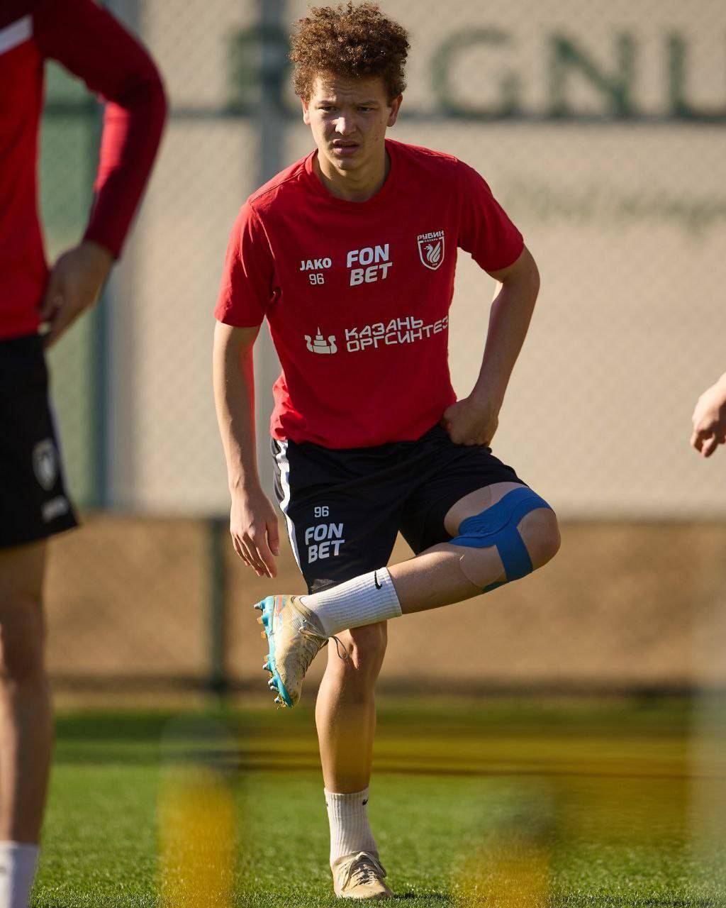 Футболисты «Рубина» готовятся к матчу с клубом «Женис» – фото