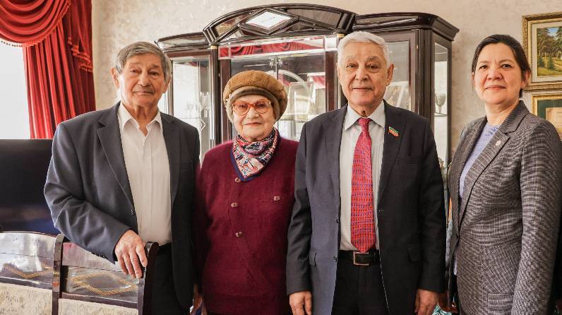 Мухаметшин в Альметьевске поздравил с 90-летием почетного нефтяника СССР