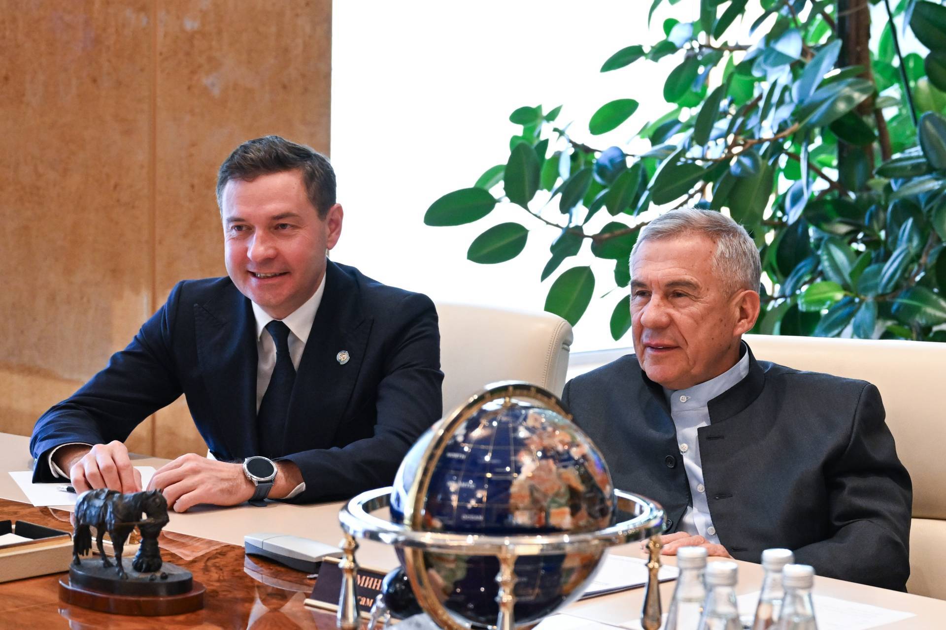 Минниханов обсудил развитие биатлона в Татарстане с главой Союза биатлонистов России Майгуровым