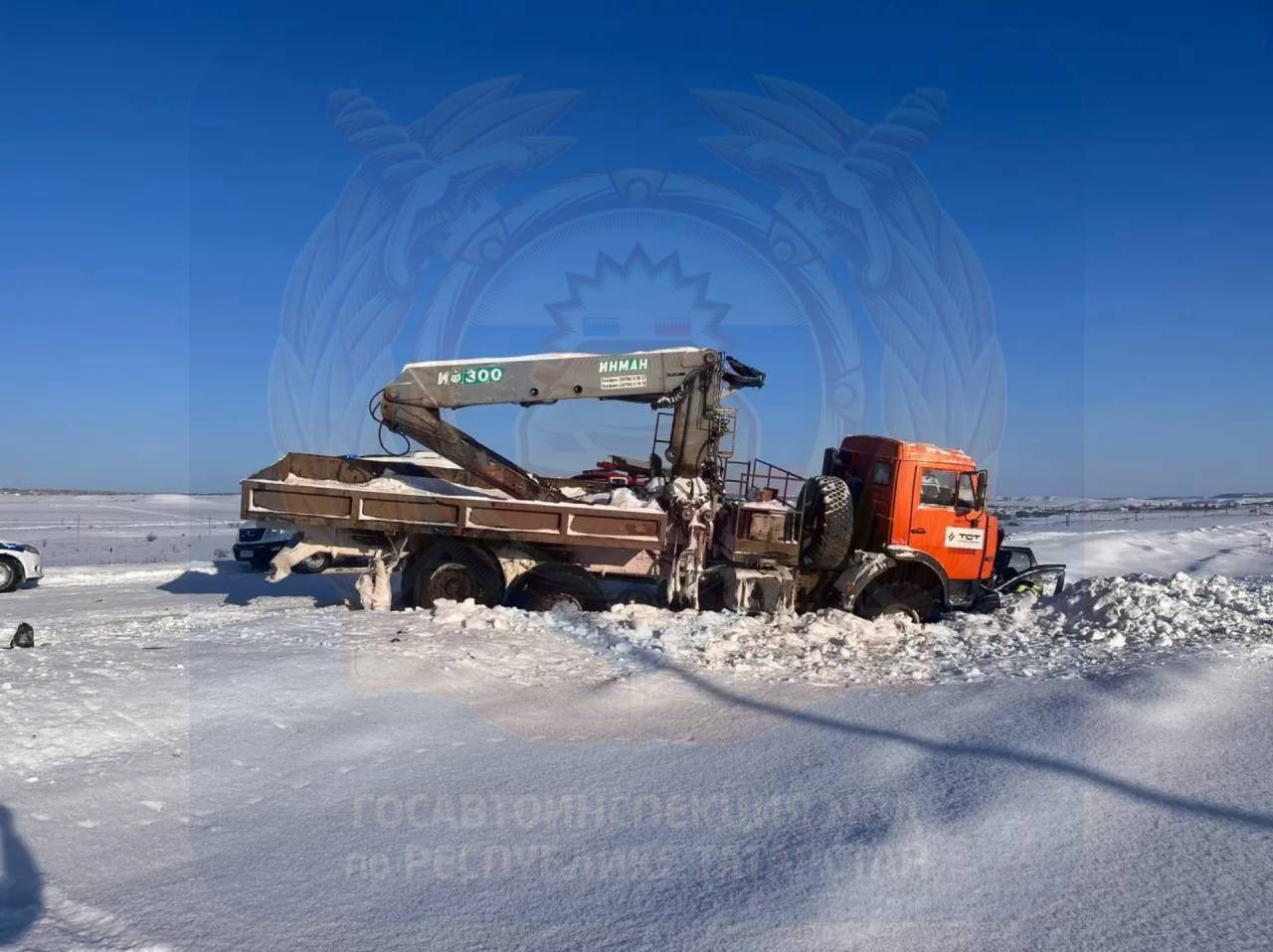 Женщина-водитель погибла при столкновении легковушки с КАМАЗом в Альметьевском районе